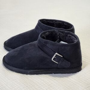 Aeropostale low boots, black, size 7. Great condition.